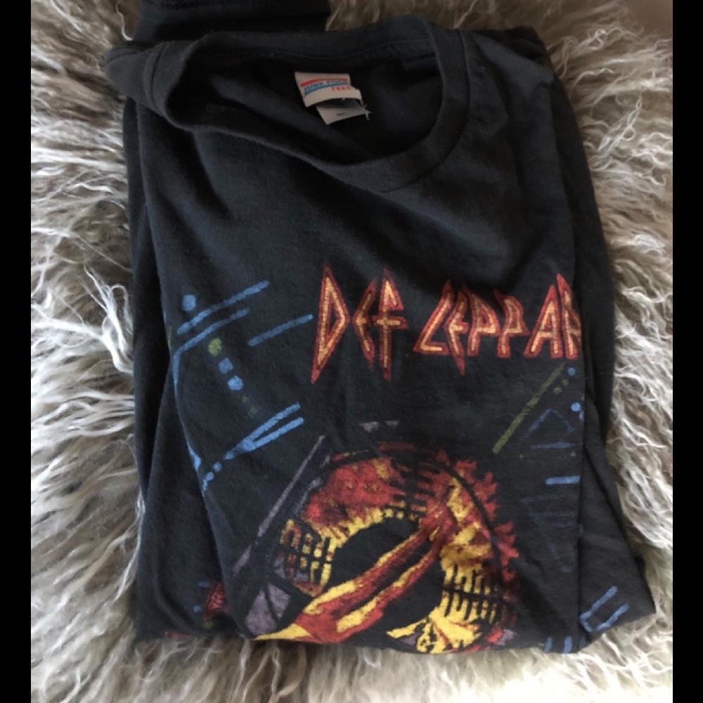 •••NEW•• Vintage Style Junkfood Graphic Tee